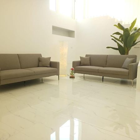 Elegant Basement Suite Orosei Esterno foto