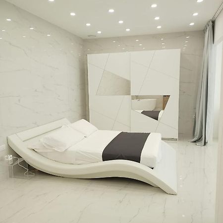 Elegant Basement Suite Orosei Esterno foto