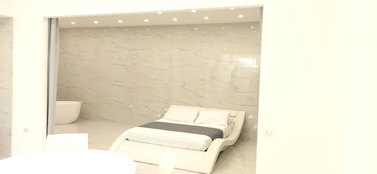 Elegant Basement Suite Orosei Esterno foto