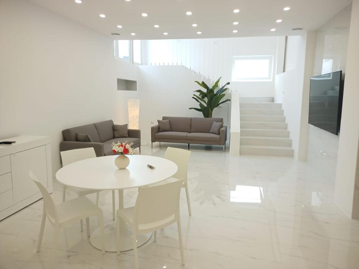 Elegant Basement Suite Orosei Esterno foto