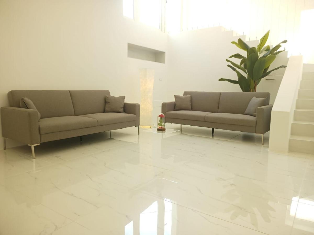 Elegant Basement Suite Orosei Esterno foto