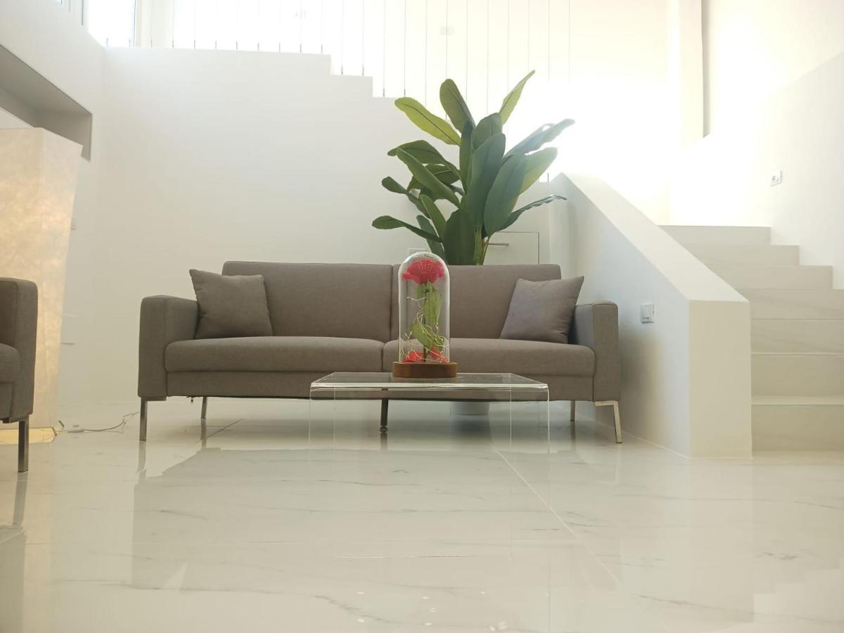 Elegant Basement Suite Orosei Esterno foto
