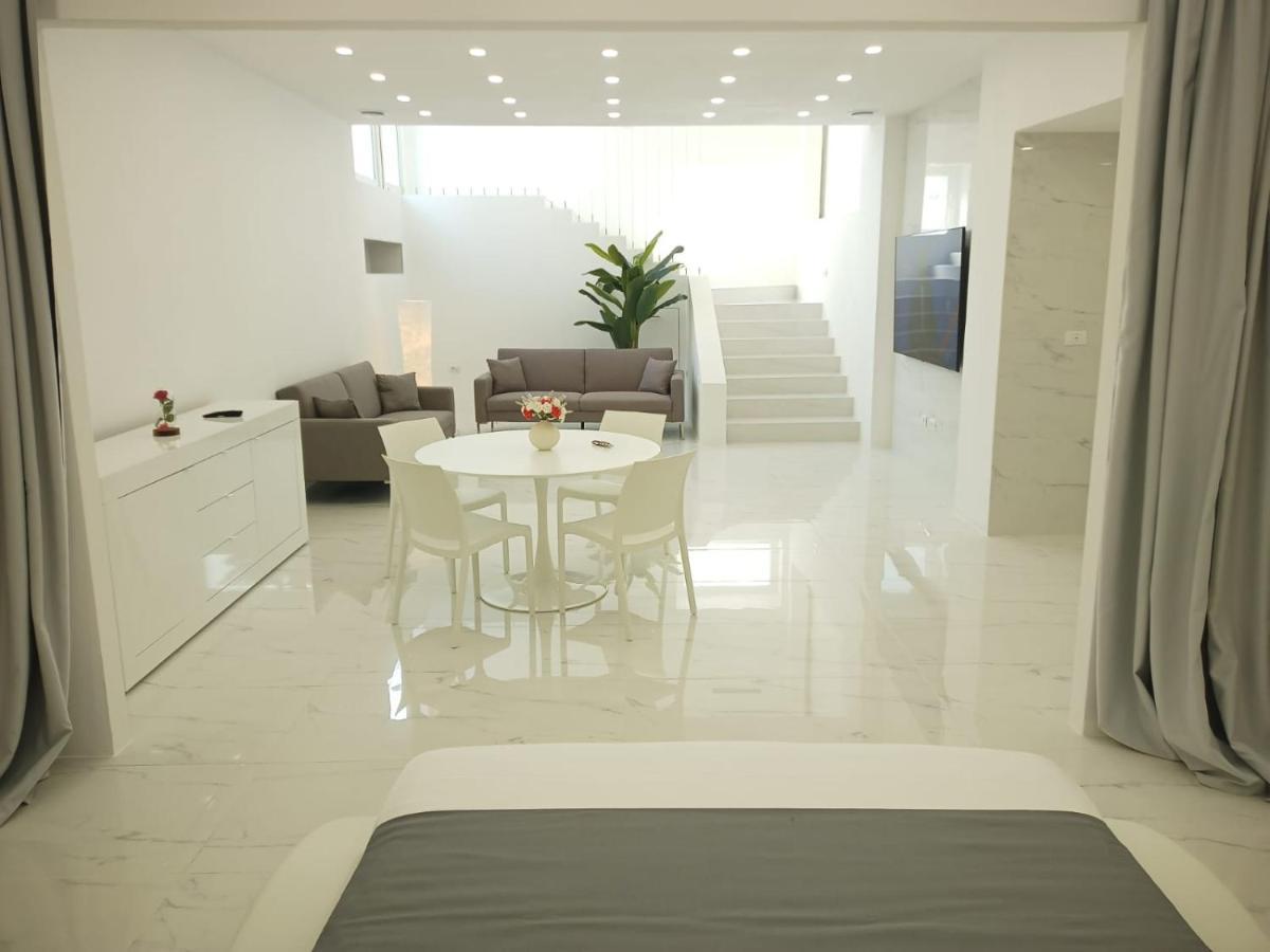 Elegant Basement Suite Orosei Esterno foto
