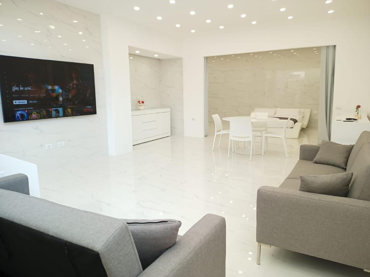 Elegant Basement Suite Orosei Esterno foto
