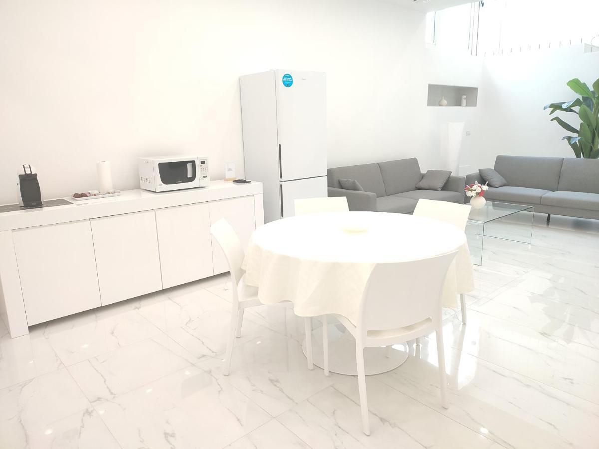 Elegant Basement Suite Orosei Esterno foto